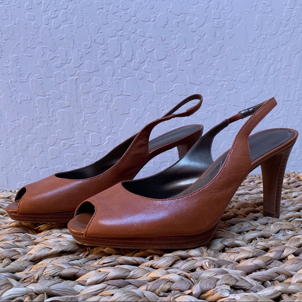 Peep toe pumps